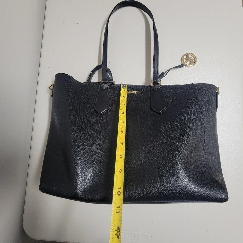 Michael Kors Kimberly Large Pebbled Leather Tote. - Picture 13 of 15